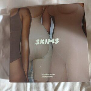 Skims Seamless Sculpt Thong Bodysuit: Size M Color Black